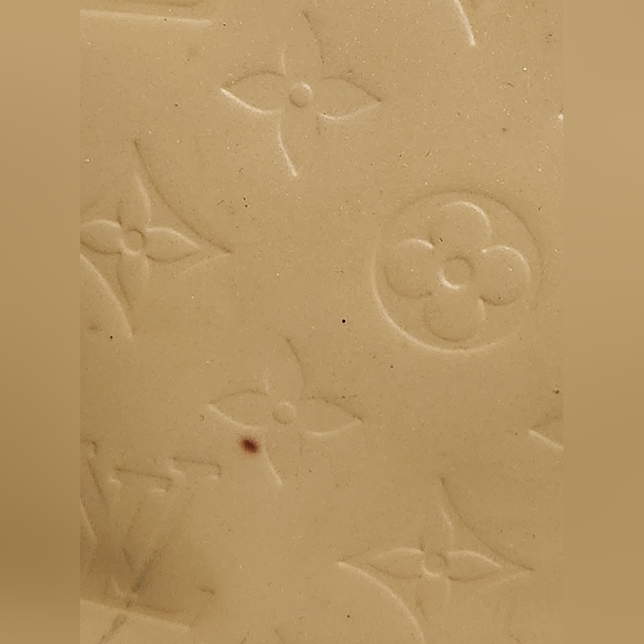 AUTHENTIC Louis Vuitton Vernis - Picture 10 of 15